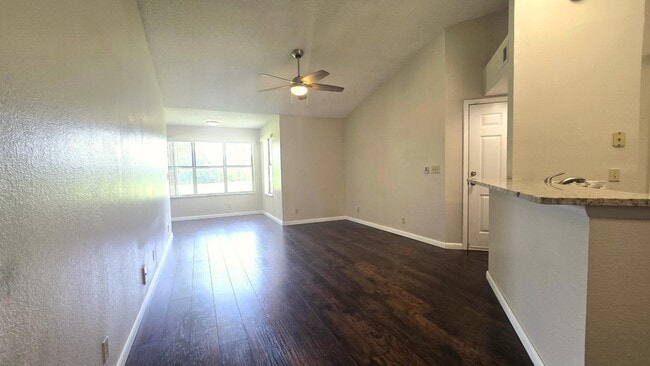Building Photo - 3400 Pinewalk Dr N