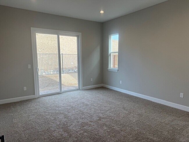 Building Photo - Newer Build Verdi Three Bedroom Home