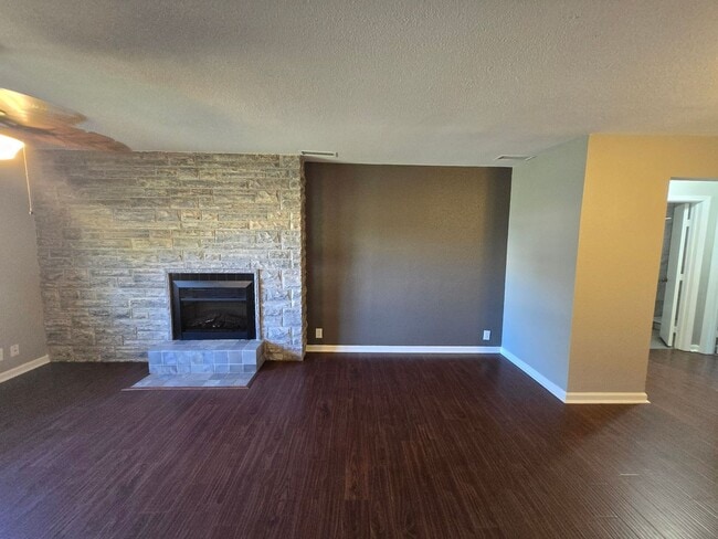 Building Photo - 3 Bedroom 2 Bath 2 Car Garage - Backs Up To A Nice Farm