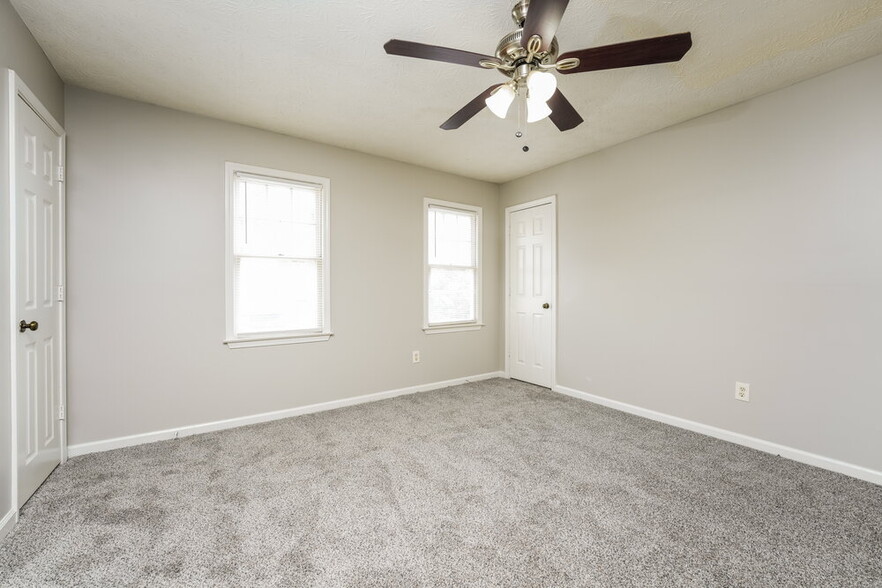 Building Photo - 5603 Wells Cir