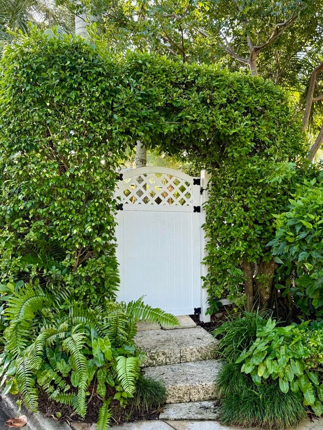 Building Photo - 222 Miraflores Dr