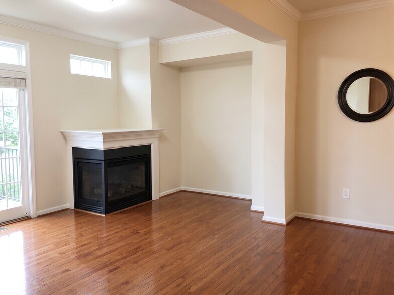 Building Photo - 4255 Talmadge Cir