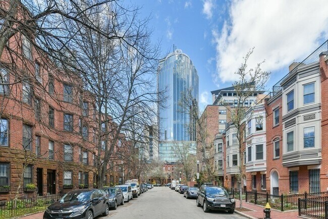 Building Photo - 17 Follen St
