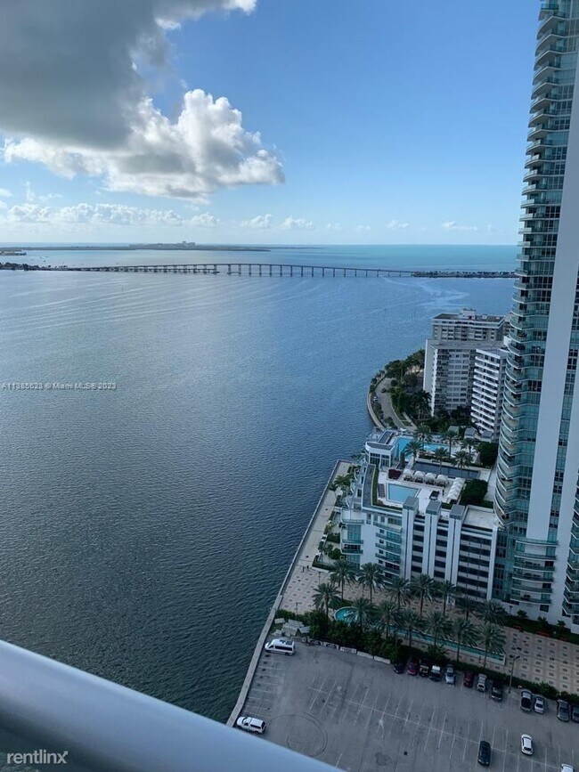 Building Photo - 2 br, 2 bath Condo - 1155 Brickell Bay Dr
