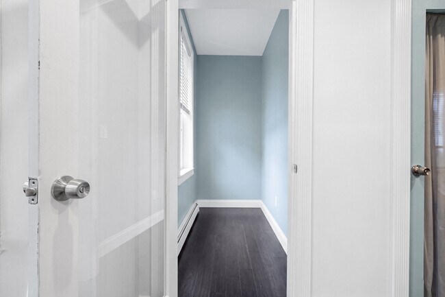 Building Photo - 414 59th St