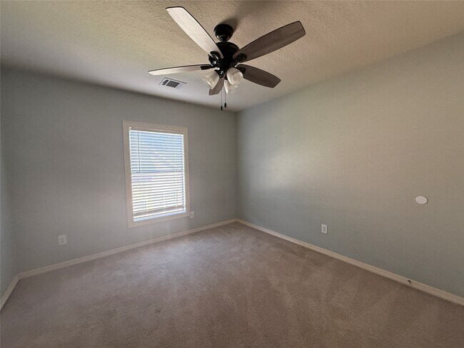 Building Photo - 523 Earls Ct Dr