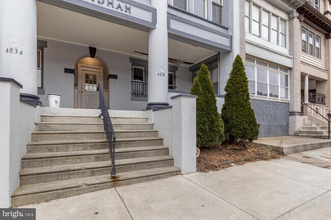 Building Photo - 4836 Walnut St