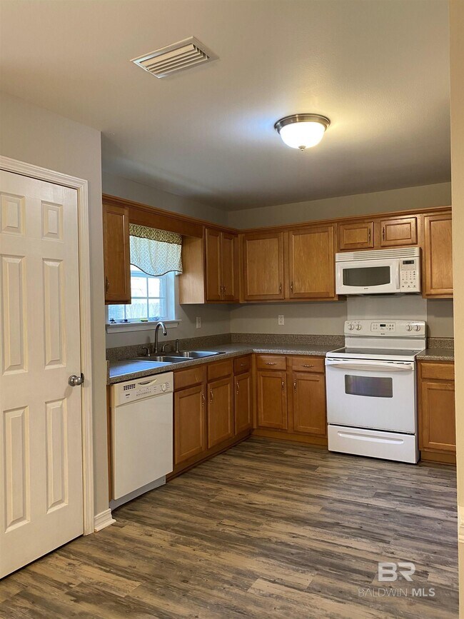 Building Photo - 25695 Argonne Dr