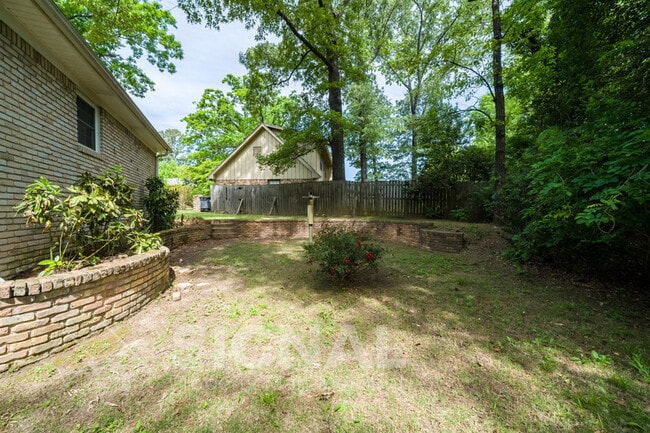 Building Photo - 2245 Tal Heim Dr