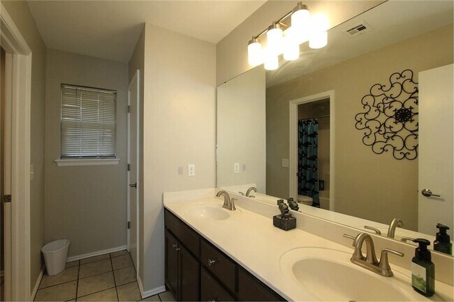 Building Photo - 10209 Aberdeen Dr