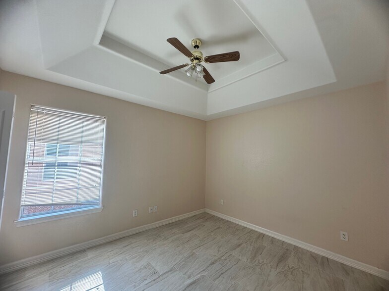 Building Photo - 4501 N 25th Ln