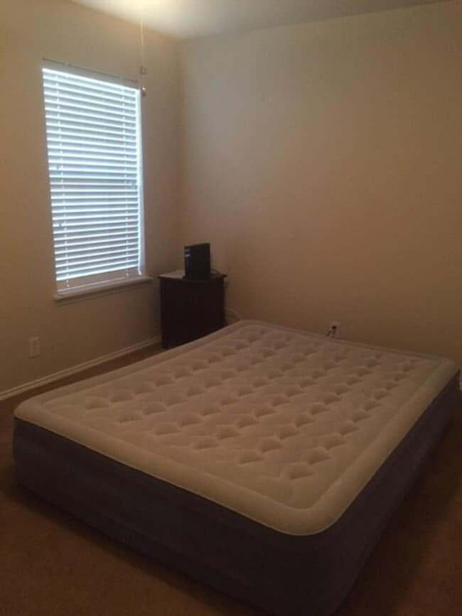 Building Photo - 25914 Mission Bluff