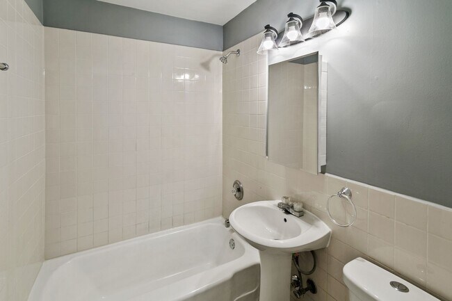 Building Photo - 14500 Sawyer Ave