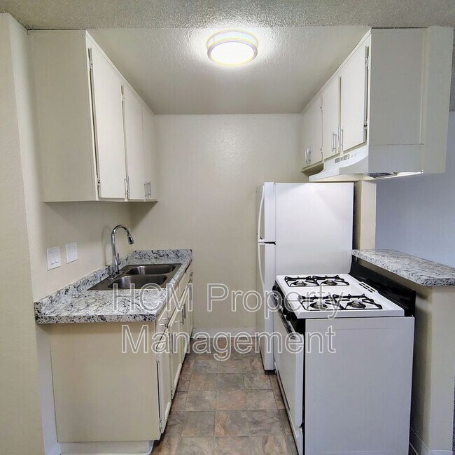Building Photo - 12850 Branford St