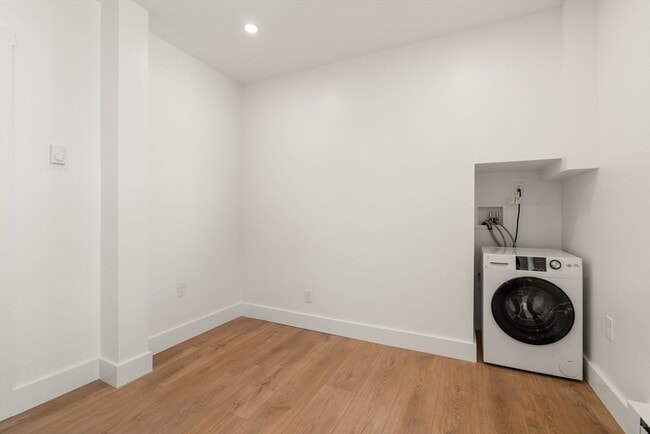 Building Photo - 31 Wardwell Ave