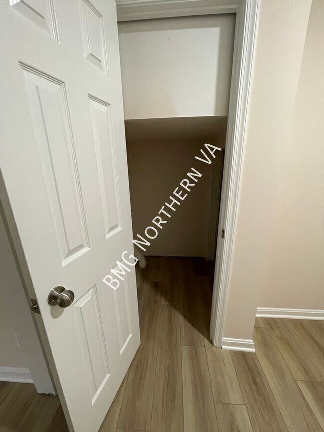 Building Photo - 22525 Maison Carree Square