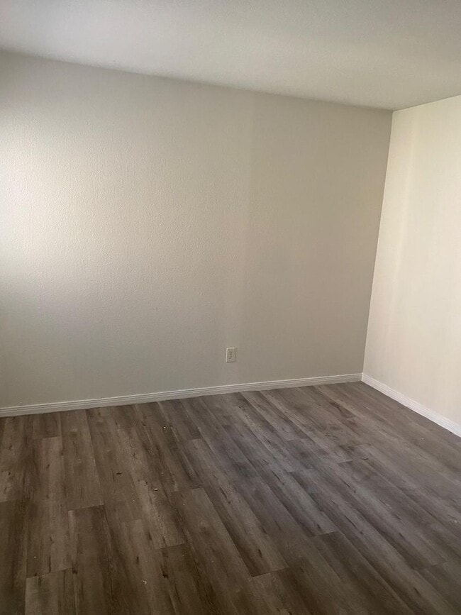 Building Photo - Apartment For Rent