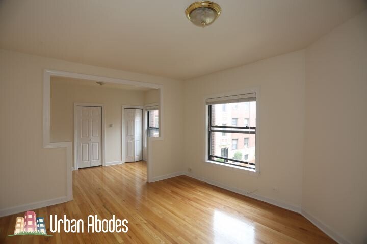 Building Photo - 822 W Waveland Ave