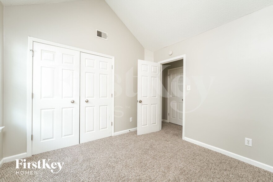 Building Photo - 6388 Phillips Ct