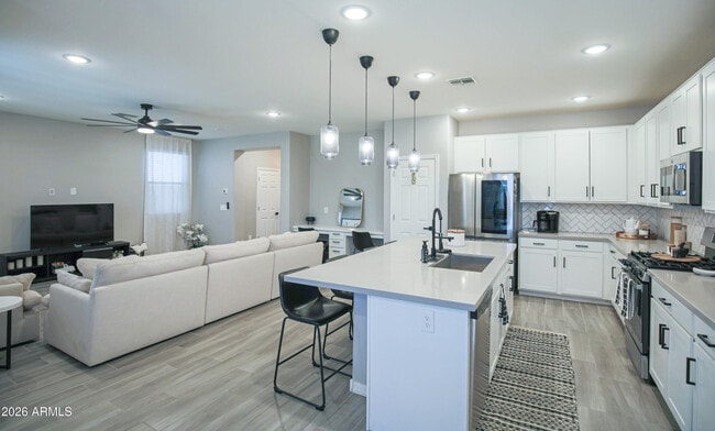 Building Photo - 8820 W Lamar Rd