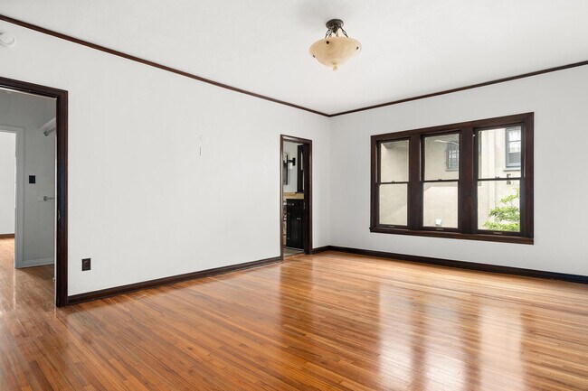 Building Photo - 407 N Orange Dr