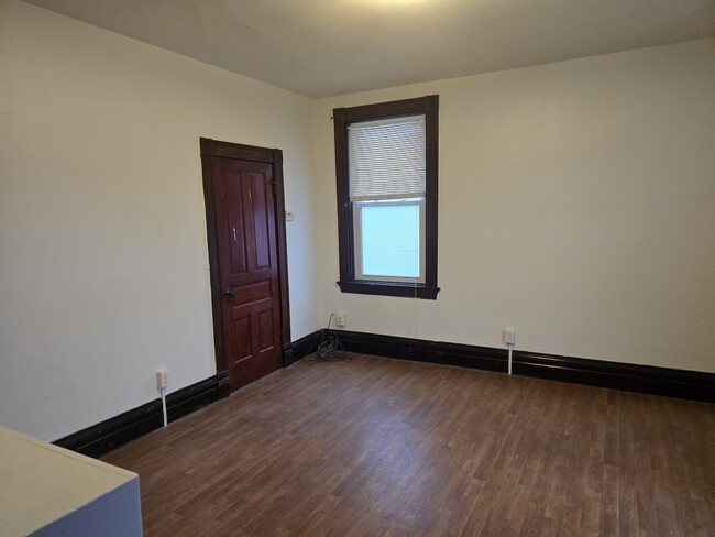 Building Photo - 499 E High St