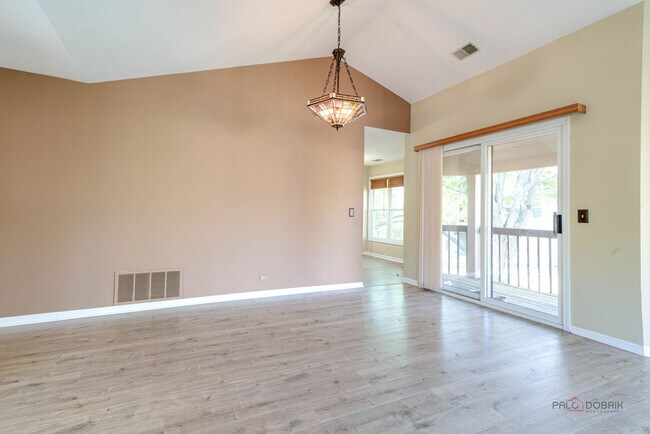Building Photo - 305 Satinwood Terrace