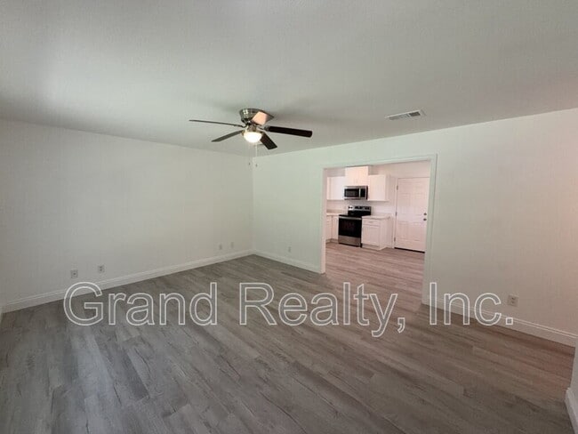 Building Photo - 6733 Applegate St