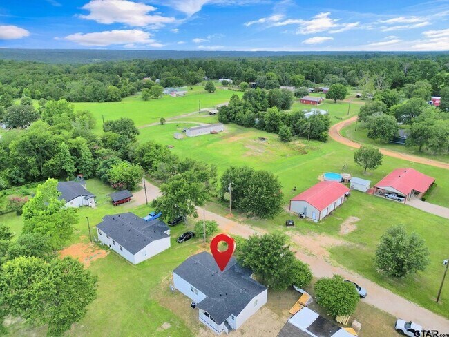Primary Photo - 431 N Hill Rd