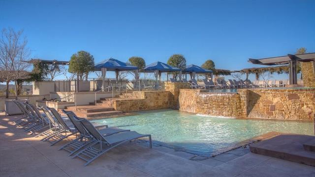 Building Photo - 2600 W 7th St