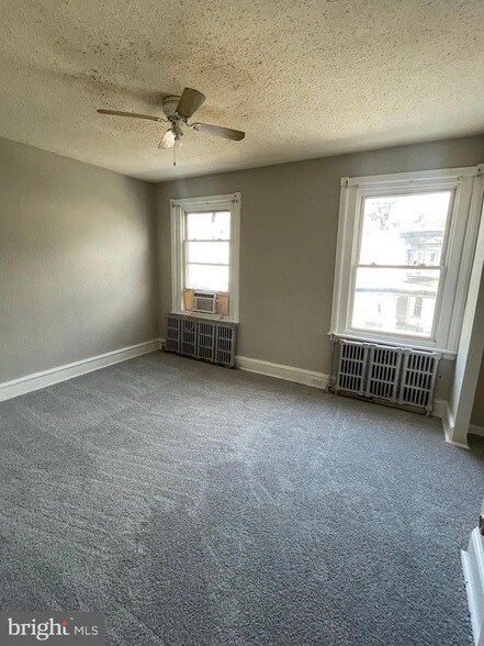 Building Photo - 131 Hansberry St