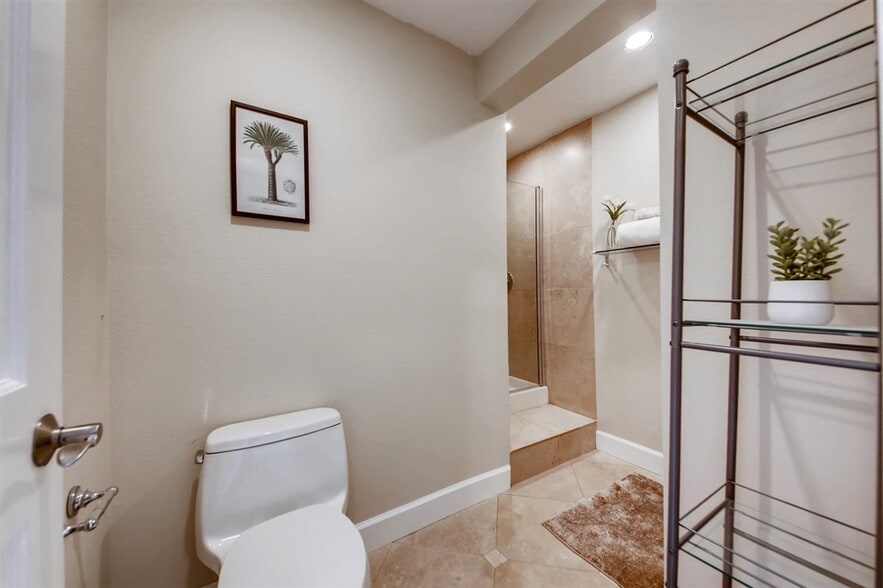 Second bathroom - 916 Caminito Estrada