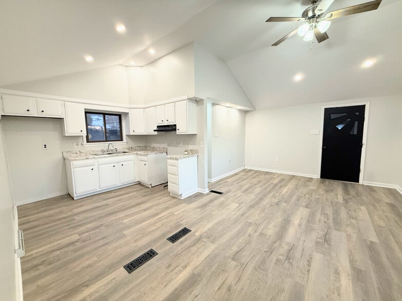 Building Photo - 312 Forrest St