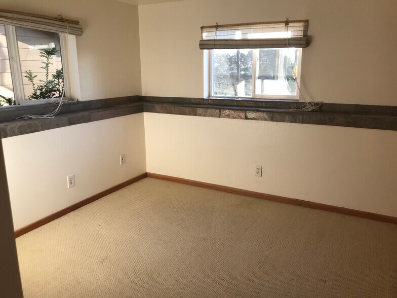 Building Photo - 5202 37th Ave SW