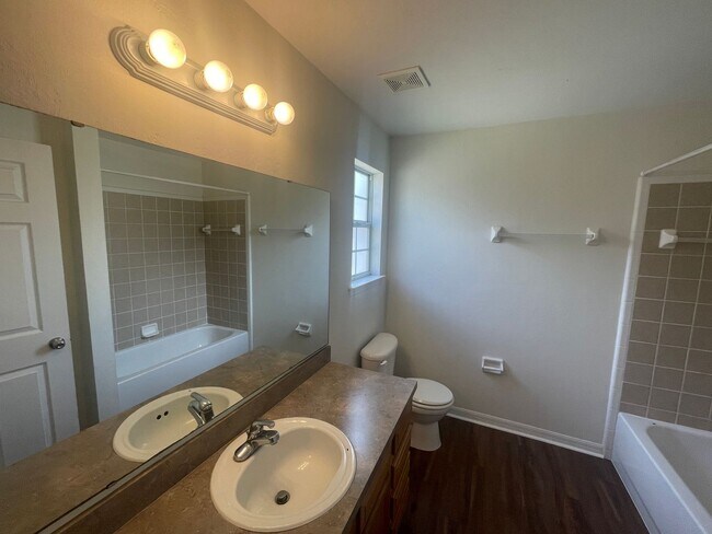 Building Photo - 3/2 Home in Palm Grove with Vaulted Ceilings and Updated Finishes