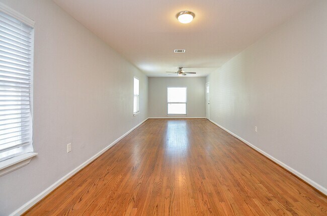 Building Photo - 8153 Lenore St