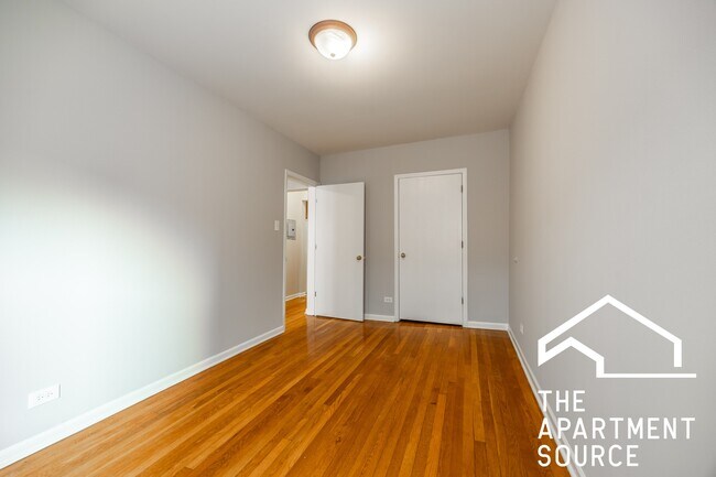 Building Photo - 5746 N Winthrop Ave