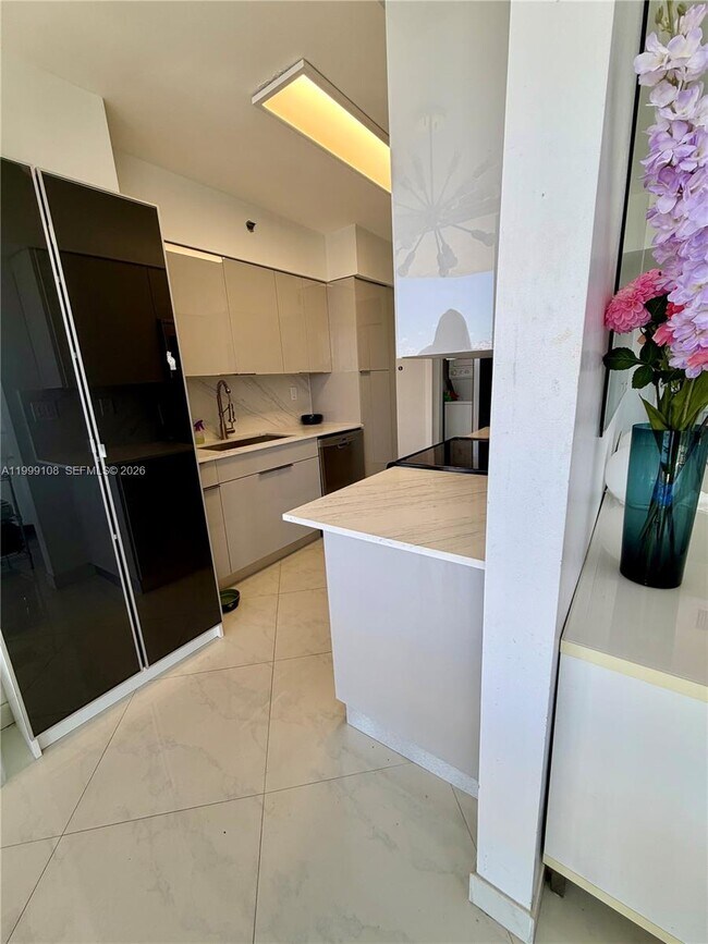 Building Photo - 7330 Ocean Terrace