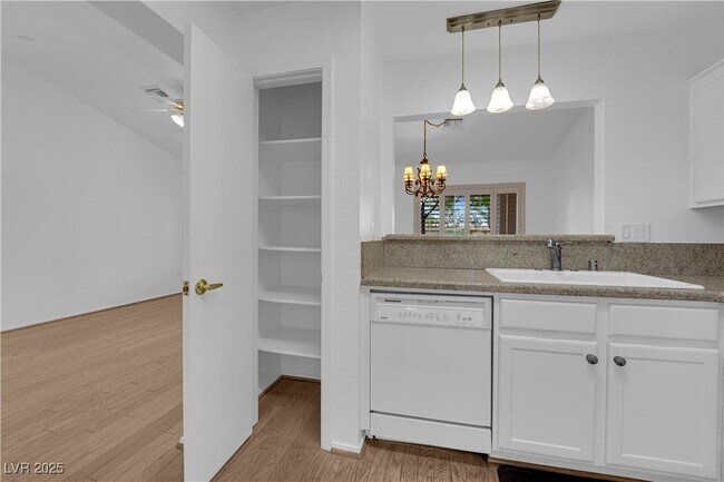 Building Photo - 9424 W Gold Mountain Ave