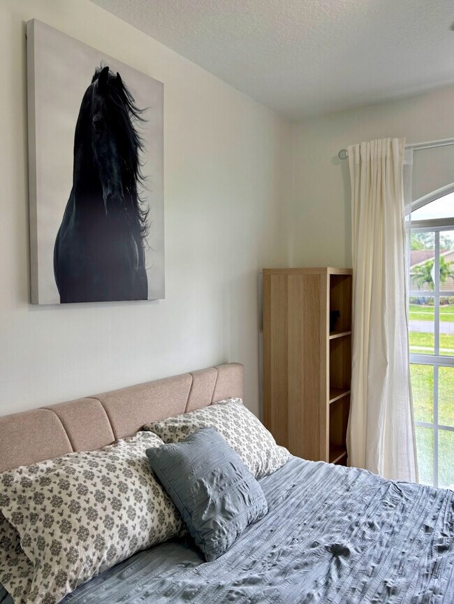 Building Photo - 13885 Sheffield St