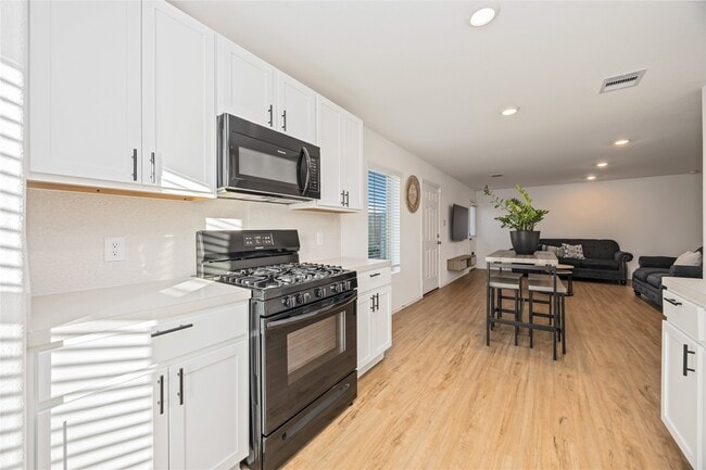 Building Photo - 5031 Hurston Pk Trl