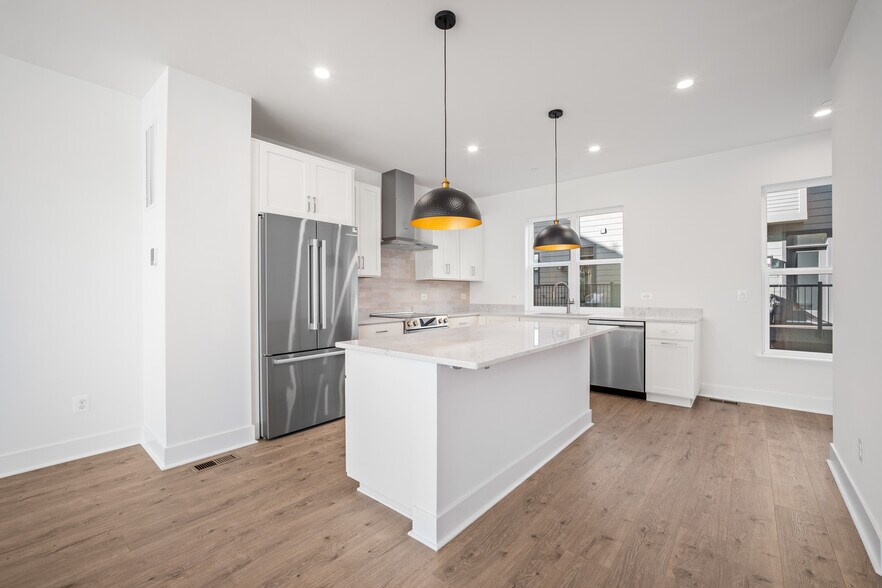 Kitchen - 5504 Topaz Ln