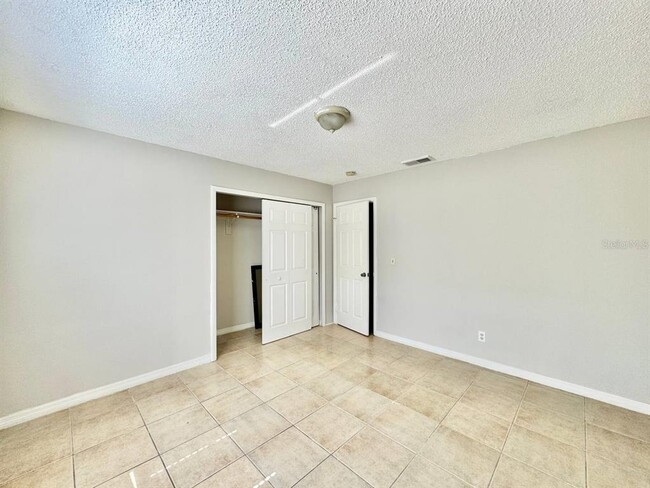 Building Photo - 627 Wildwood Way