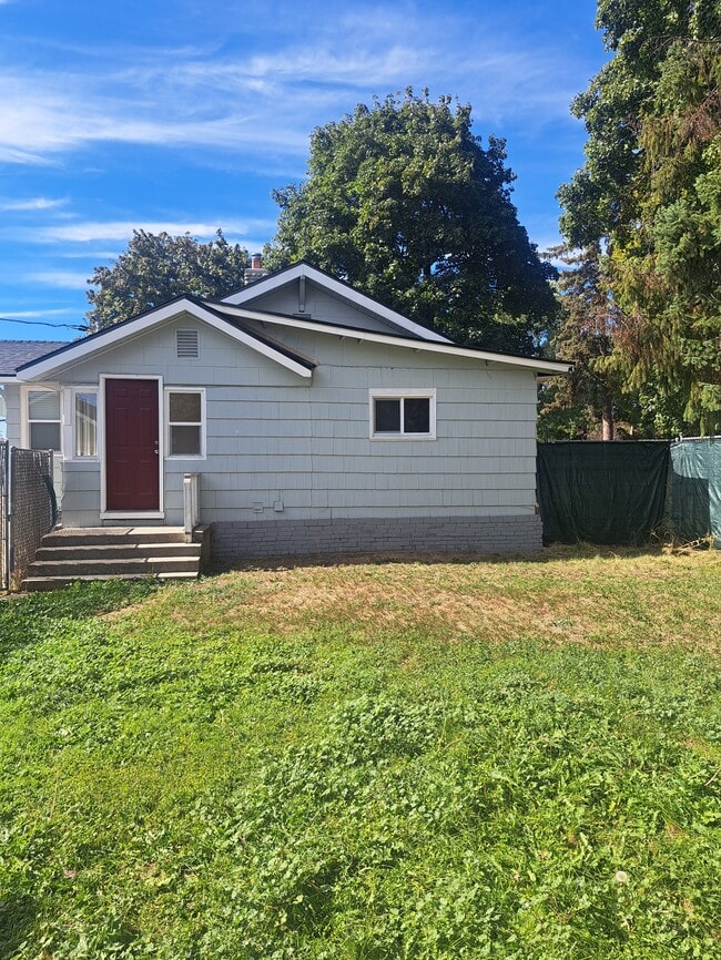 Building Photo - 104 N Farr Rd