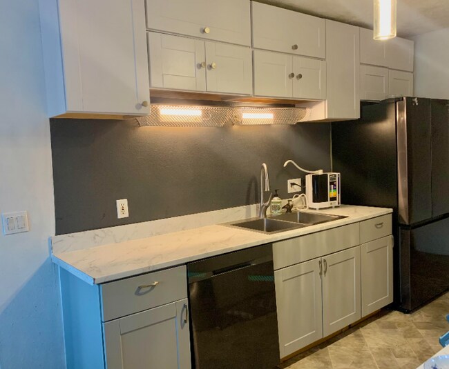Building Photo - 3115 Loma Pedregosa NW