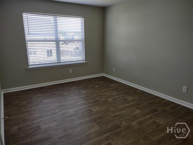 Building Photo - 378 Hogan Dr