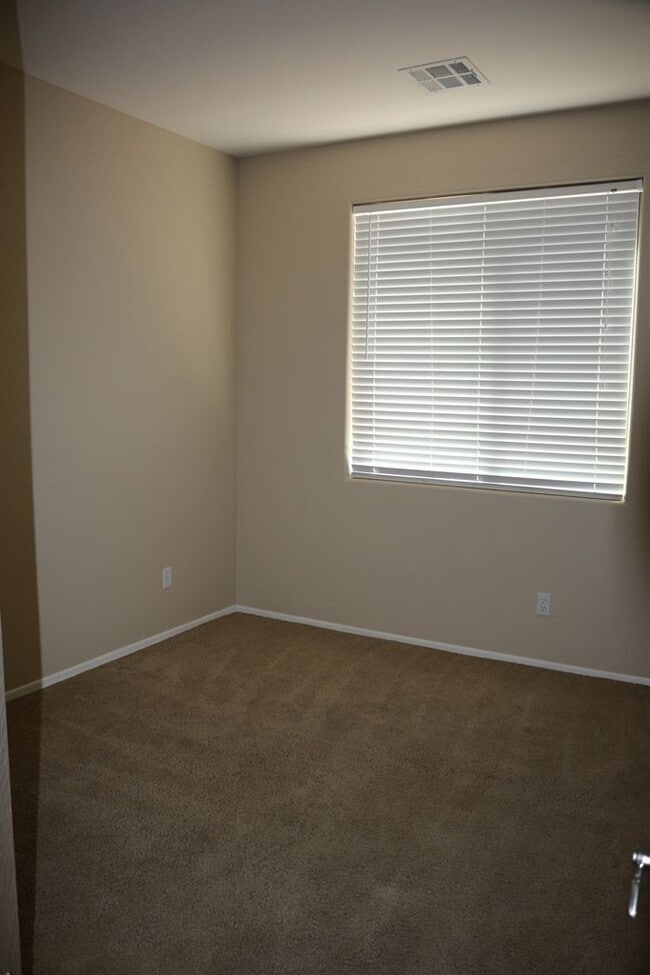 Building Photo - 14551 W Laurel Ln