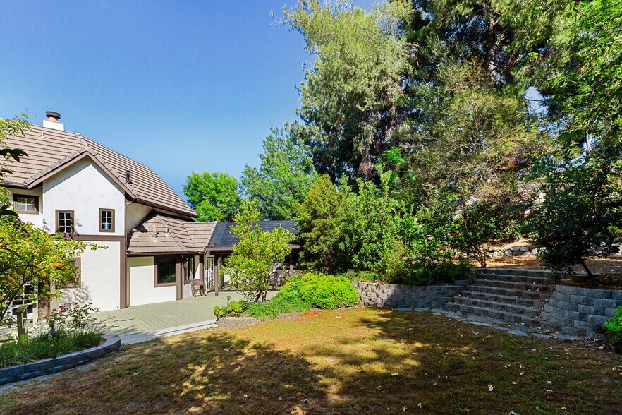 Building Photo - 5237 San Feliciano Dr
