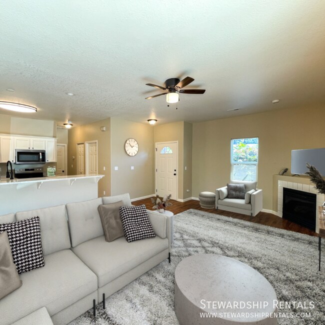 Building Photo - 618 Camden Ln