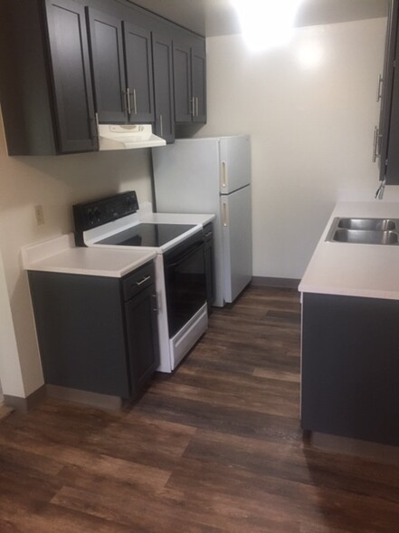 Remodeled Kitchen - Del Medio Garden Apartments